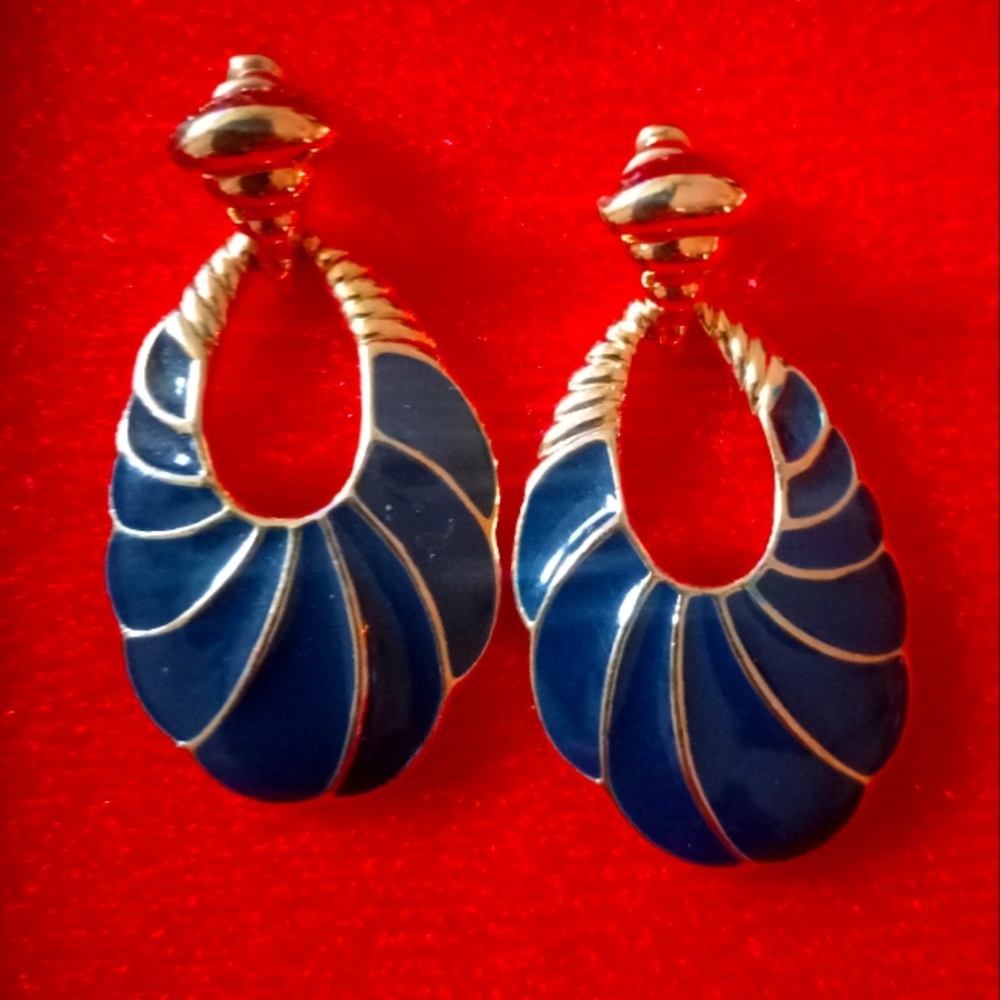 Trifare vintage navy blue short dangle